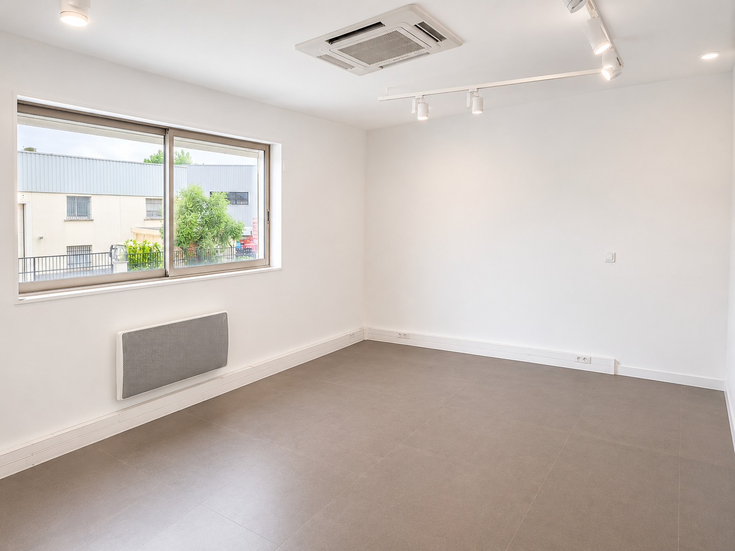 Espace bureau et stockage disponible à Champigny-sur-Marne dans le Val-de-Marne