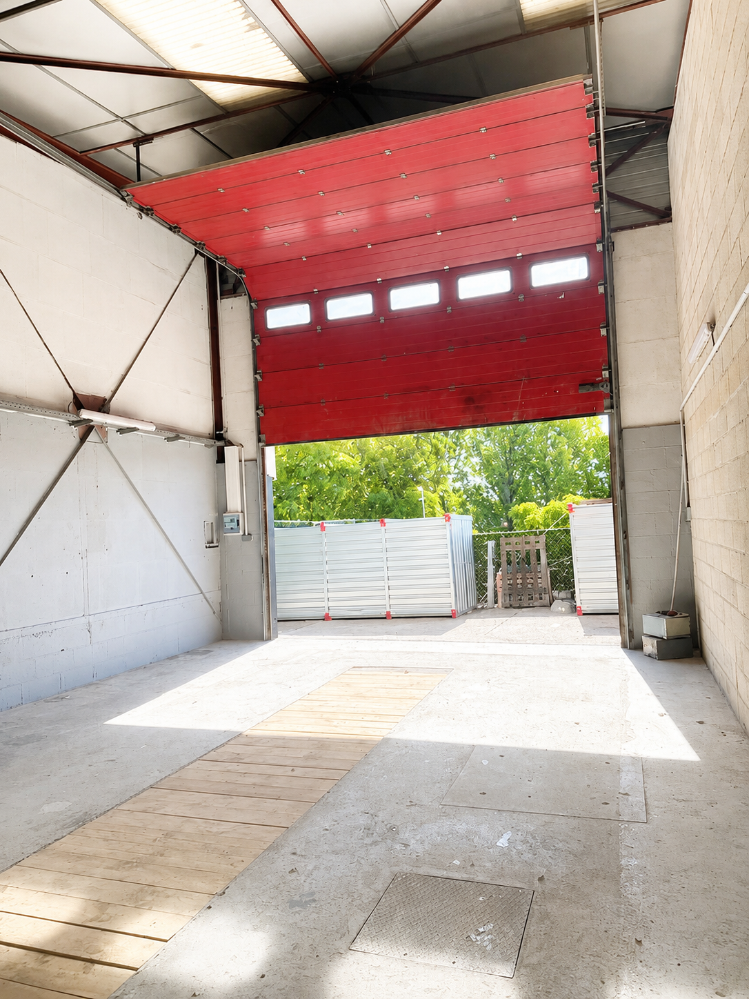 Stockage professionnel de 60 m² avec hauteur 5 mètres et accès camions à Morangis